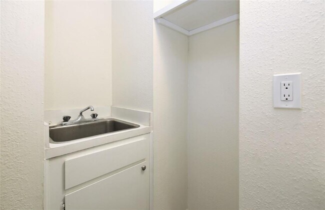 Building Photo - 777 Bering Dr