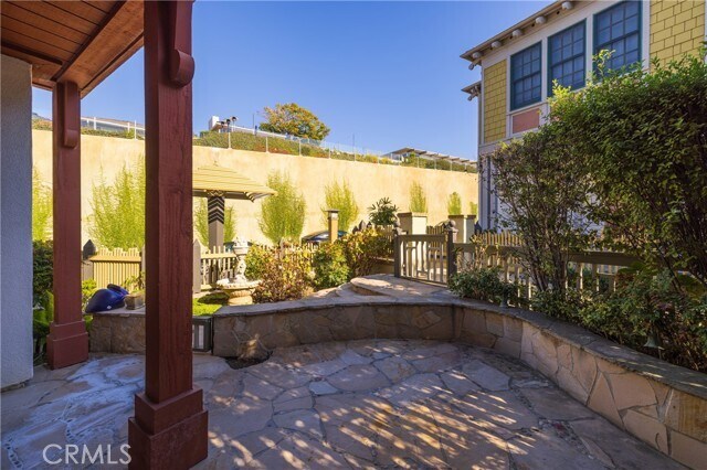 Building Photo - 2500 Bungalow Pl