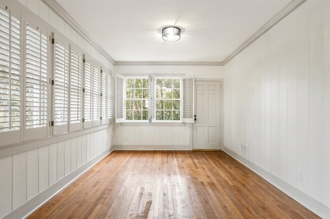 Building Photo - 2014 Golf Terrace Dr