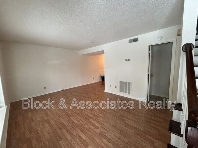 Building Photo - 405 Herndon Dr