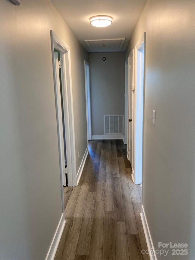 Building Photo - 1697 Morningside Dr