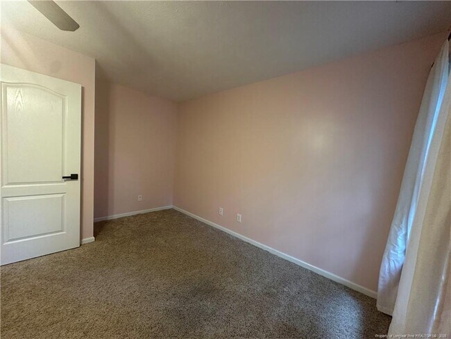 Building Photo - 143 Fairway Ln