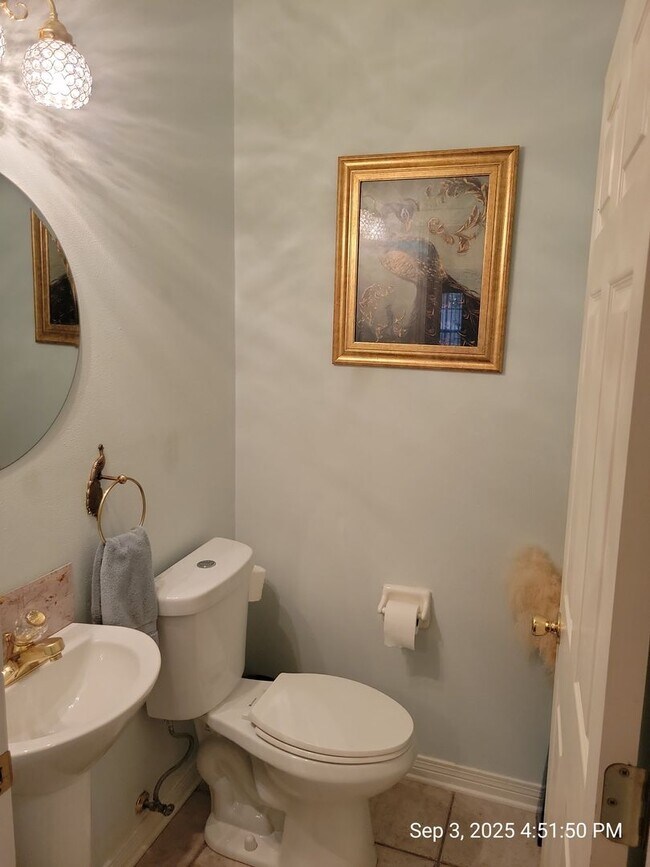 Building Photo - Luxurious Scenic Highway Home with Pool an...