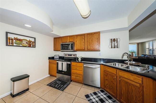 Building Photo - 6081 Bahia Del Mar Cir