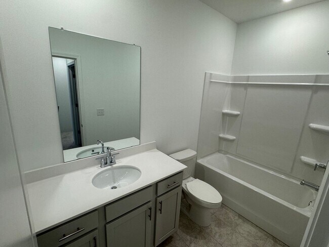 Building Photo - Beautiful 4 bed 3.5 Bath Home in Heart of Lawrenceville!