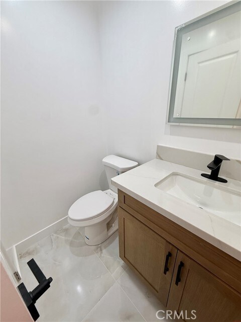 Building Photo - 20407 Strathern St