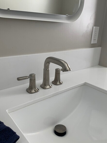 Building Photo - 4236 Cleveland Ave