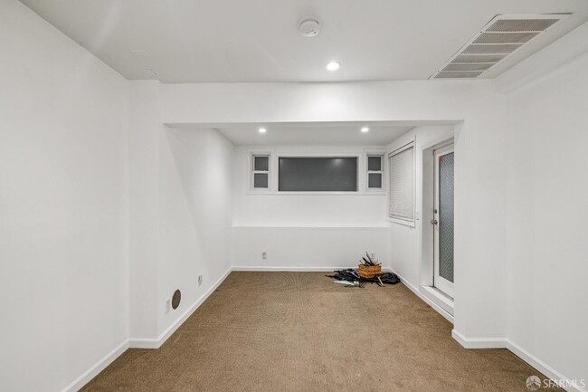 Building Photo - 282 Eureka St