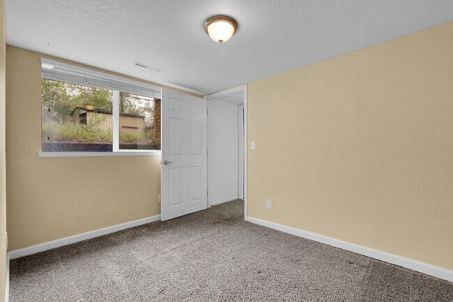 Building Photo - $1,795.95 - 2 Bed, 1 Bath Duplex Unit in Littleton with Fenced in yard, and In Unit Laundry!