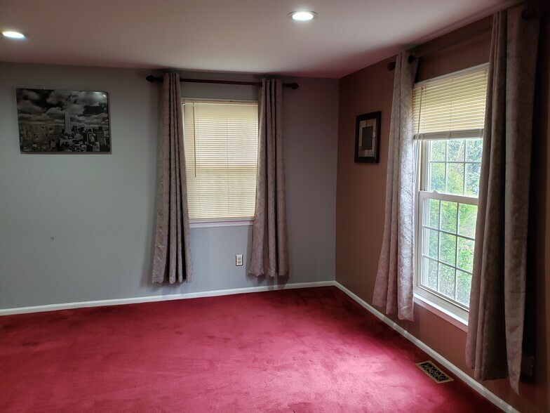 Living room - 103 Abbey Rd