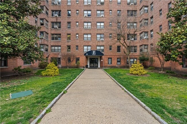 Primary Photo - 33 William St