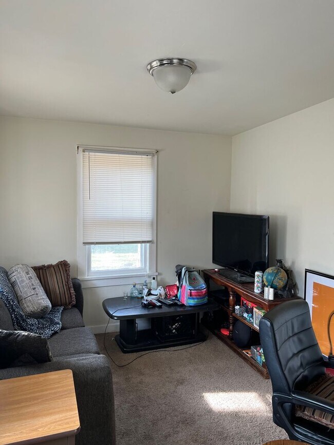 Building Photo - 4-Bedroom, 3-Bath Bungalow Near Bryan Park