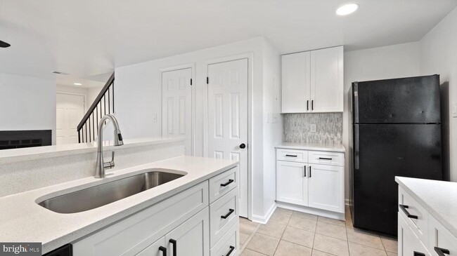 Building Photo - 4389 Pembrook Village Dr