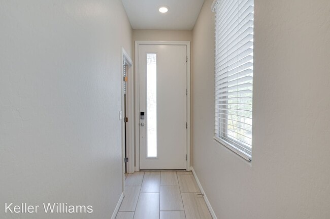 Building Photo - 3 br, 2.5 bath House - 932 Lotus Falls St