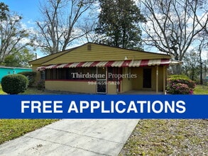 Building Photo - 3518 Japonica Rd N