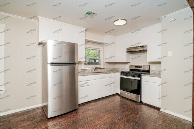 Building Photo - 2471 N Pittsburg Ave