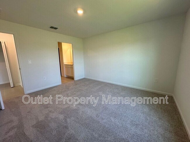 Building Photo - 1917 Pine Meadows Golf Course Rd