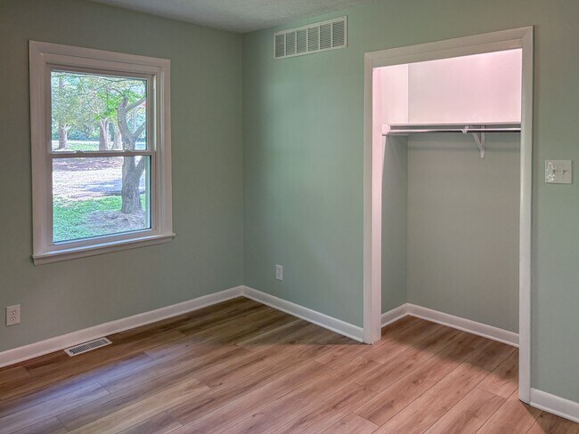 Building Photo - Single Family Residence