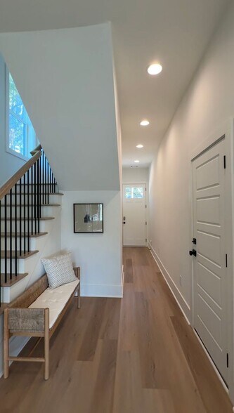 Building Photo - Awesome New Construction 5BR House Close to Campus