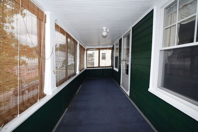 Building Photo - 77 Linwood St
