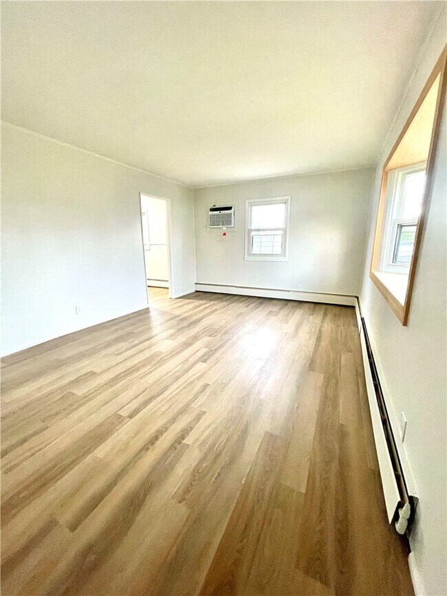 Building Photo - 218 Lynhurst Ave