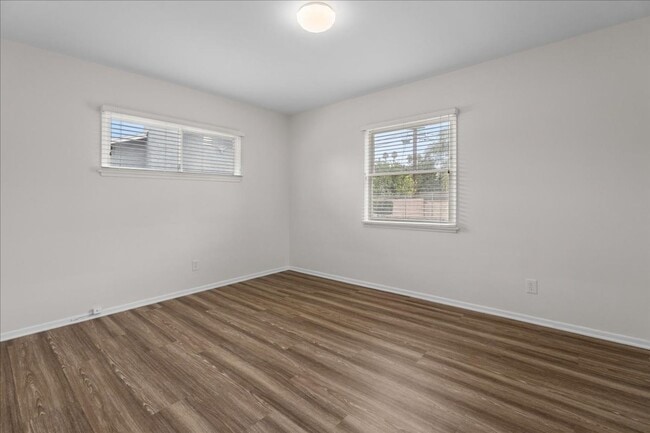 Building Photo - Updated Winnetka 3-Bedroom with Backyard a...