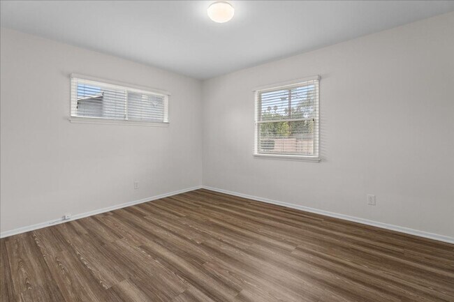 Building Photo - Updated Winnetka 3-Bedroom with Backyard and Detached Garage