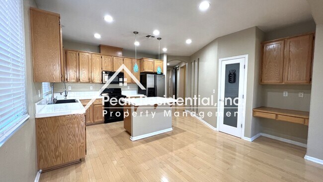 Building Photo - Wonderful Elk Grove 3bd/2ba Home with 2 Car Garage!