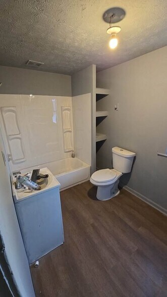 Building Photo - 419 30th St