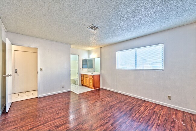 Building Photo - 5198 Greene Ln