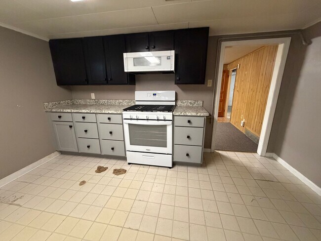 Building Photo - Italian Estates Property Management