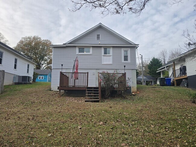 Building Photo - Charming 1920s Bungalow Steps from Downtown Mebane!
