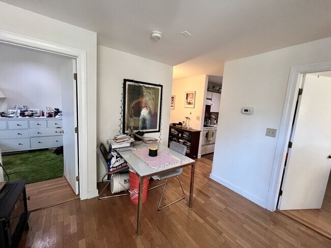 Building Photo - 130 Appleton St