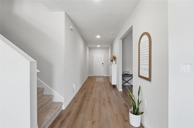 Building Photo - 1330 Current Pl