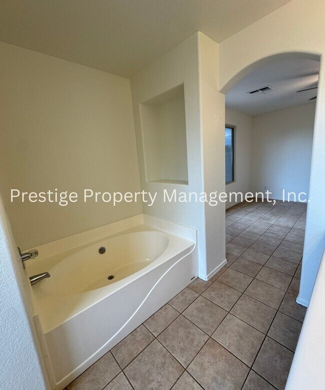 Building Photo - Charming All Tile 4/2 Rita Ranch Home