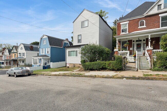 Building Photo - 305 N Graham**