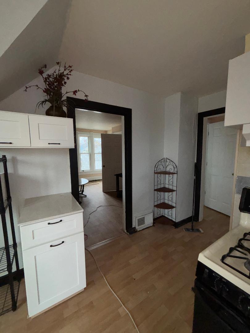 Building Photo - 520 Lawrence Ave