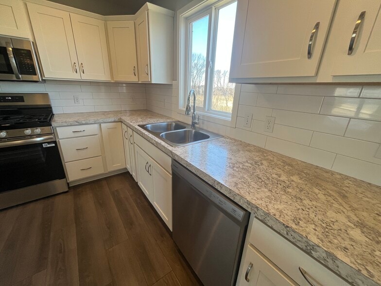 Building Photo - 3865 Elm Ridge Dr