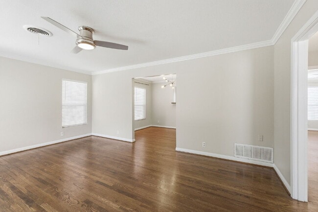 Building Photo - "Picture-perfect 2-1 with Updated Touches, a Cozy Backyard, and Prime Location near Downtown!"