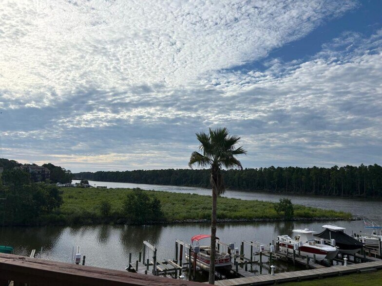 Building Photo - 3806 Spinnaker Dr