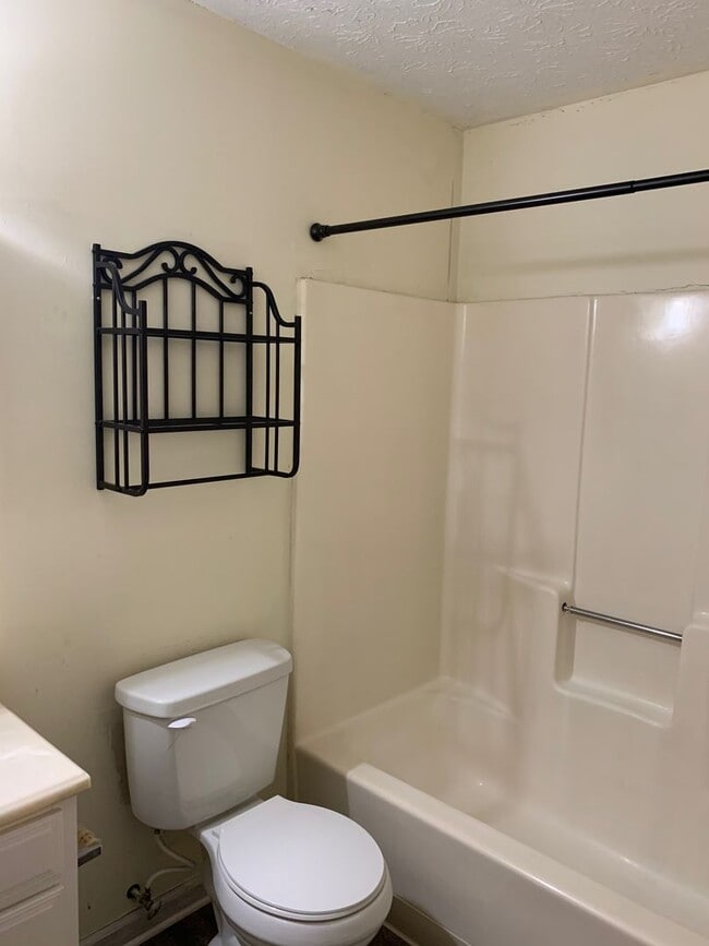 Building Photo - 1 Bedroom condo- Steps away from UGA! Available early August 2026