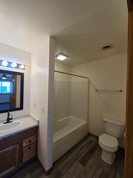 Building Photo - 572 Athletic Way