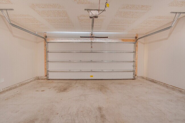 Building Photo - Lakeshore Preserve 3BR Home with Garage – ...