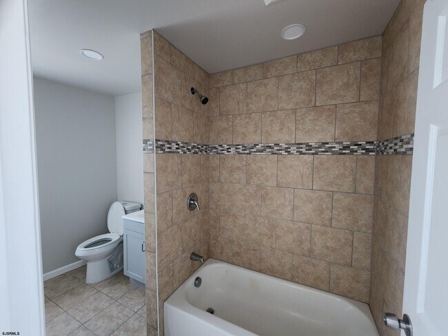 Building Photo - 118 S Main St