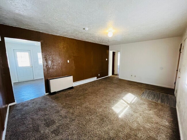 Building Photo - 3 bed 1 bath