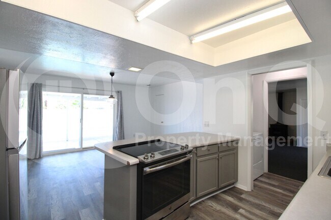 Building Photo - 124 E Minton Dr