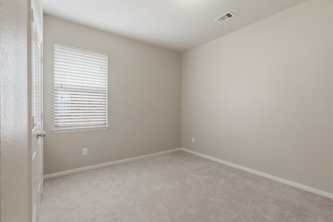 Building Photo - 506 Carson Ridge Dr