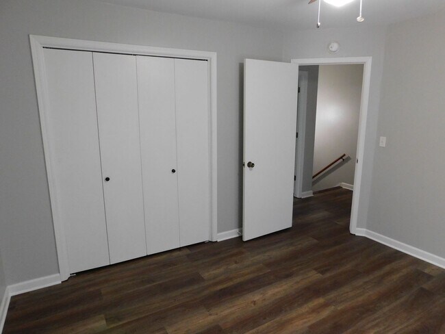 Building Photo - 2 Bed 1.5 Bath Condo