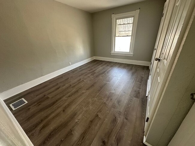 Building Photo - 3 BEDROOM 1 BATH NEWLY REMODELED in HAMILTON