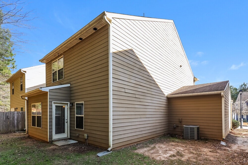 Building Photo - 260 Stillwood Dr